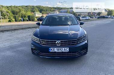 Седан Volkswagen Passat 2017 в Днепре