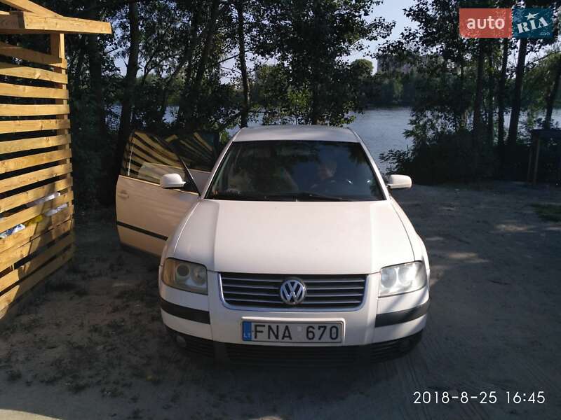 Седан Volkswagen Passat 2003 в Києві