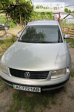 Седан Volkswagen Passat 1998 в Нововолынске