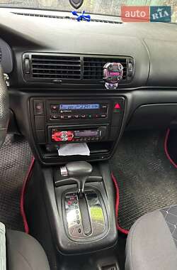 Седан Volkswagen Passat 1998 в Нововолынске