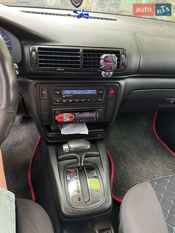Седан Volkswagen Passat 1998 в Нововолынске