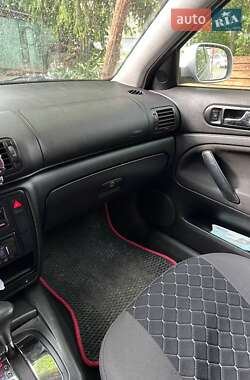 Седан Volkswagen Passat 1998 в Нововолынске