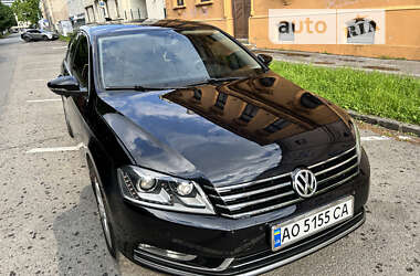 Седан Volkswagen Passat 2011 в Ужгороді