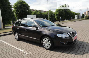 Універсал Volkswagen Passat 2010 в Луцьку