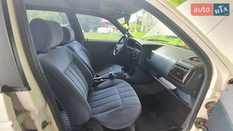 Седан Volkswagen Passat 1989 в Стрые