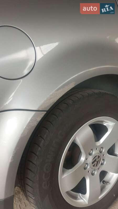 Универсал Volkswagen Passat 2002 в Запорожье