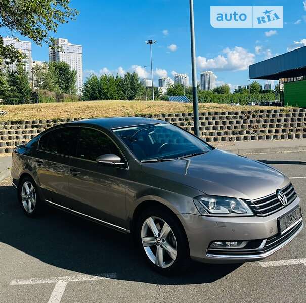 Седан Volkswagen Passat 2012 в Киеве