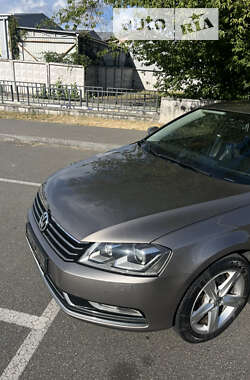 Седан Volkswagen Passat 2012 в Киеве