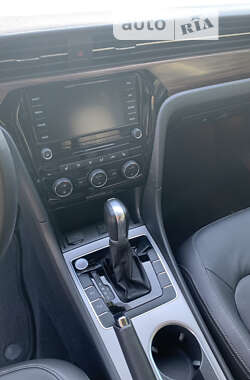 Седан Volkswagen Passat 2020 в 