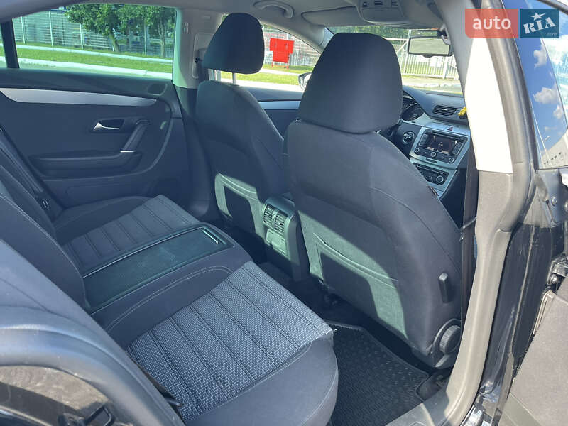 Седан Volkswagen Passat 2010 в Києві