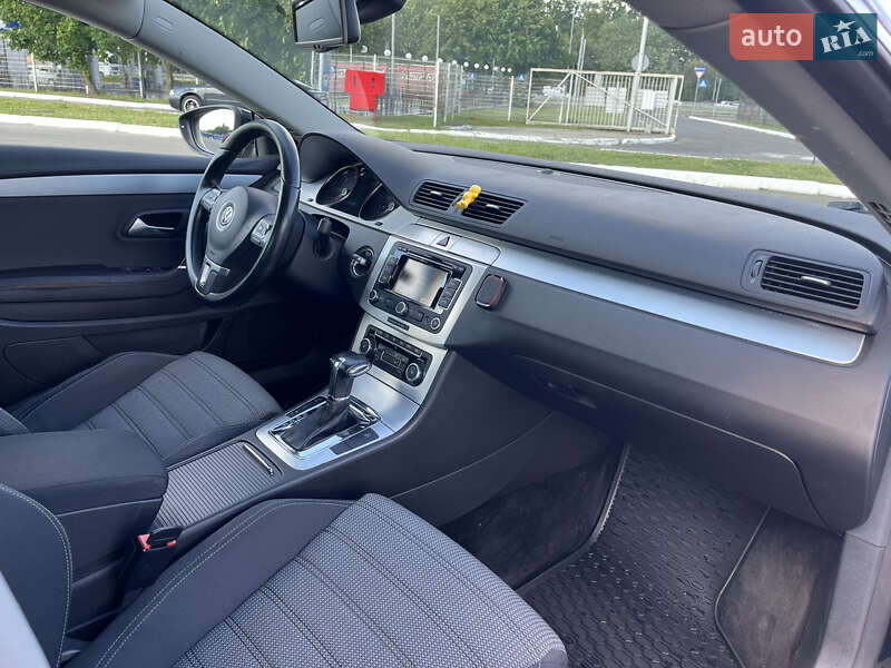 Седан Volkswagen Passat 2010 в Києві