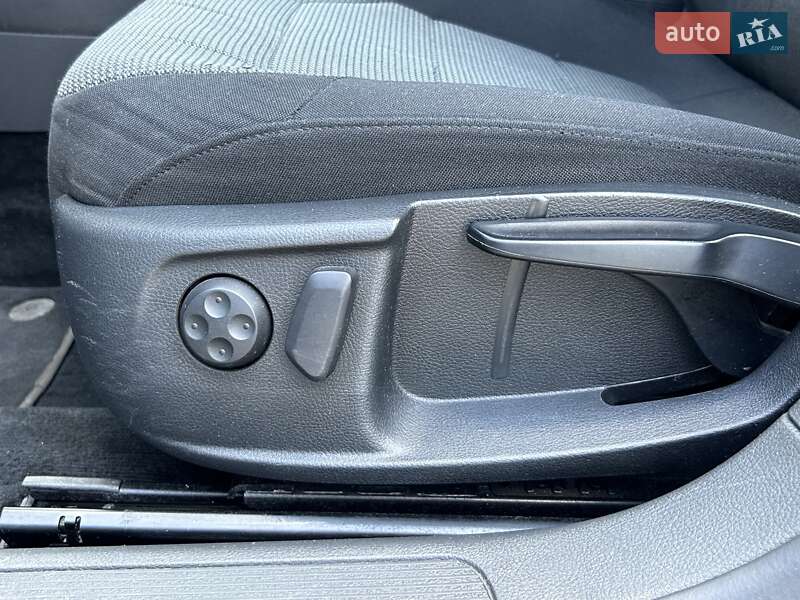 Універсал Volkswagen Passat 2011 в Києві