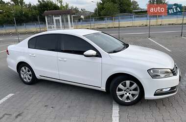 Седан Volkswagen Passat 2011 в Черновцах