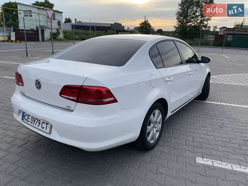Седан Volkswagen Passat 2011 в Чернівцях