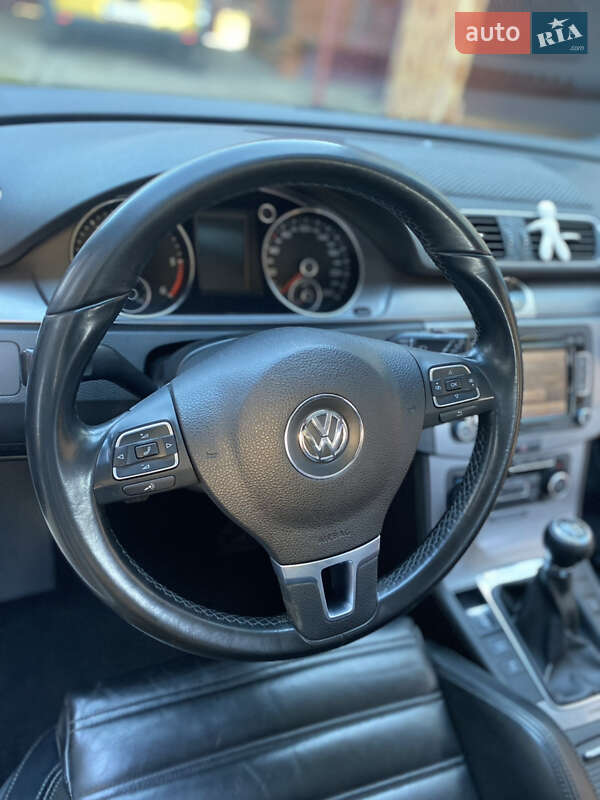 Универсал Volkswagen Passat 2011 в Ужгороде