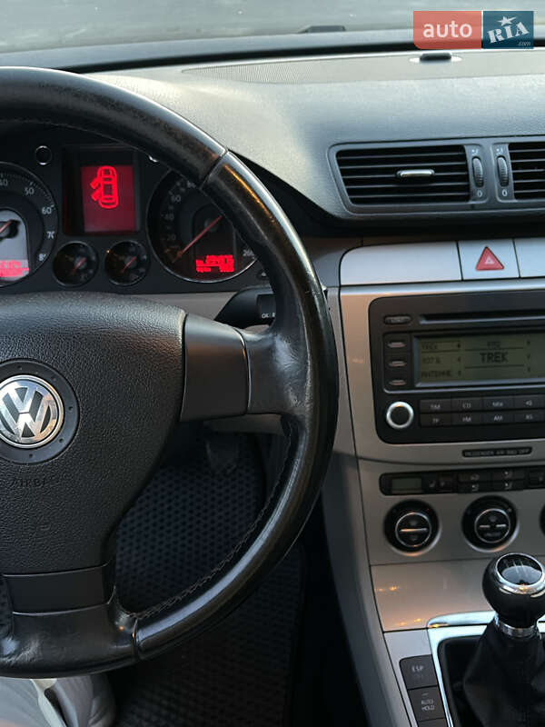Універсал Volkswagen Passat 2006 в Вараші
