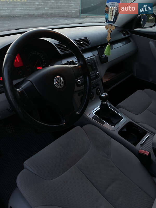 Універсал Volkswagen Passat 2006 в Вараші