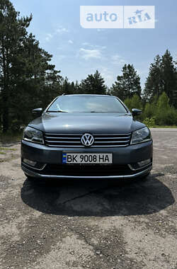 Універсал Volkswagen Passat 2012 в Рівному