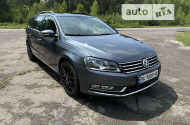 Універсал Volkswagen Passat 2012 в Рівному