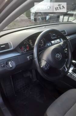 Універсал Volkswagen Passat 2013 в Житомирі