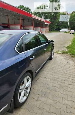 Седан Volkswagen Passat 2014 в Черновцах