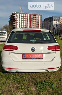 Седан Volkswagen Passat 2015 в Львові