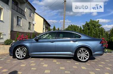 Седан Volkswagen Passat 2018 в Жовкве