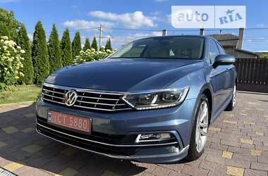 Седан Volkswagen Passat 2018 в Жовкве