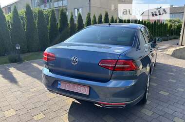 Седан Volkswagen Passat 2018 в Жовкве