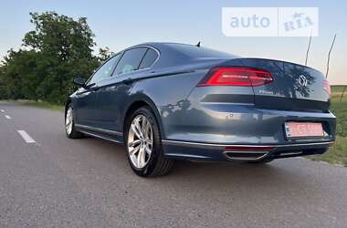 Седан Volkswagen Passat 2018 в Жовкве