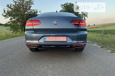 Седан Volkswagen Passat 2018 в Жовкве