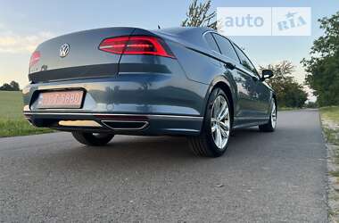 Седан Volkswagen Passat 2018 в Жовкве