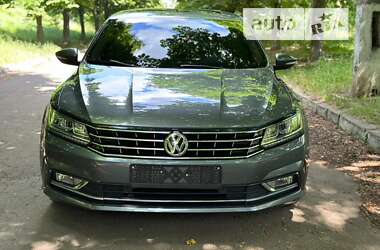 Седан Volkswagen Passat 2017 в Києві