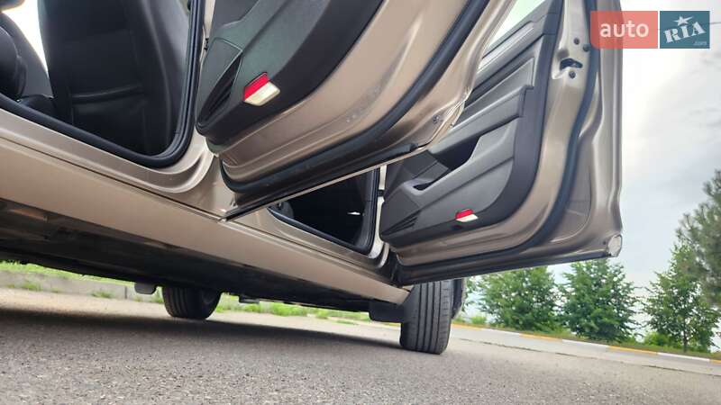 Седан Volkswagen Passat 2015 в Долинській