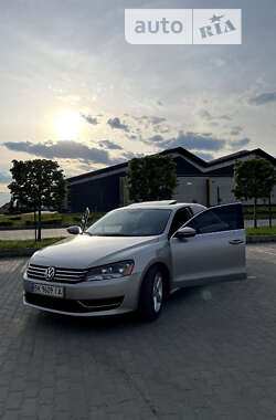 Седан Volkswagen Passat 2012 в Бродах