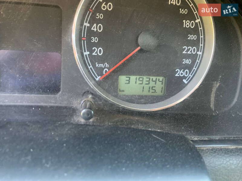 Универсал Volkswagen Passat 2001 в Киеве