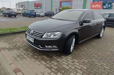 Седан Volkswagen Passat 2011 в Виноградове