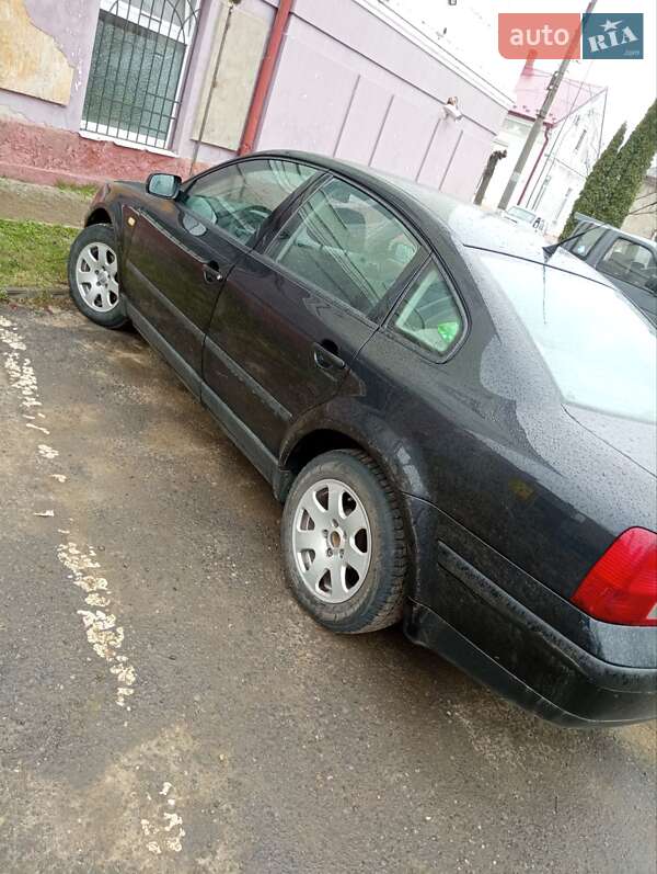 Седан Volkswagen Passat 1999 в Чернівцях