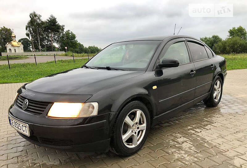 Седан Volkswagen Passat 1999 в Глибокій