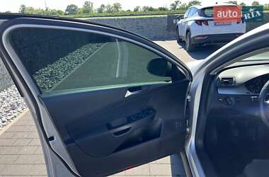 Седан Volkswagen Passat 2010 в 