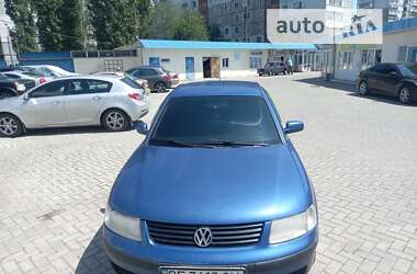 Седан Volkswagen Passat 1999 в Николаеве