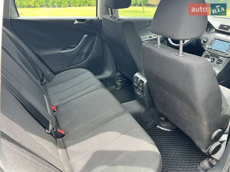 Універсал Volkswagen Passat 2008 в Бродах