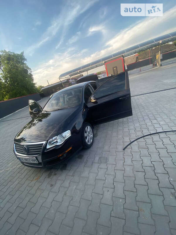 Седан Volkswagen Passat 2005 в Полонному