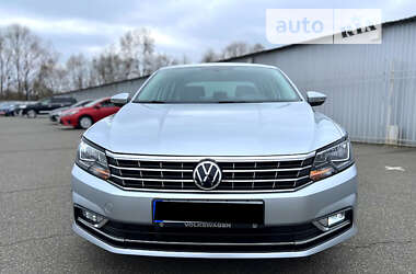 Седан Volkswagen Passat 2016 в Киеве