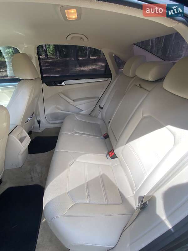 Седан Volkswagen Passat 2014 в Недригайліву