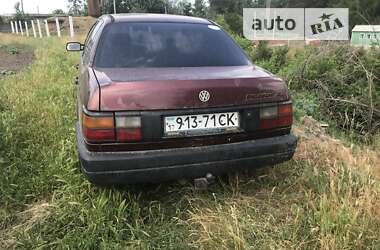 Седан Volkswagen Passat 1991 в Лубнах