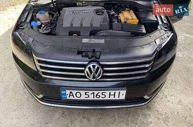 Седан Volkswagen Passat 2011 в Хусті