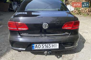 Седан Volkswagen Passat 2011 в Хусті