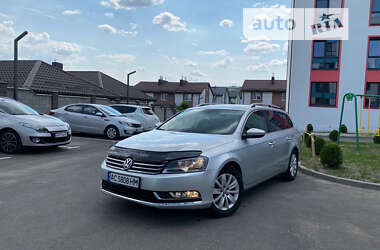 Универсал Volkswagen Passat 2013 в Ровно