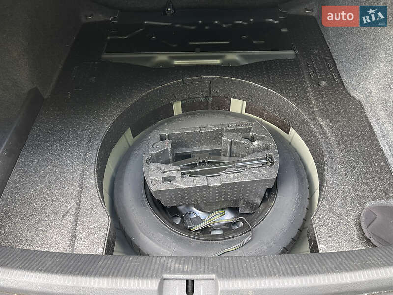 Седан Volkswagen Passat 2013 в Львове